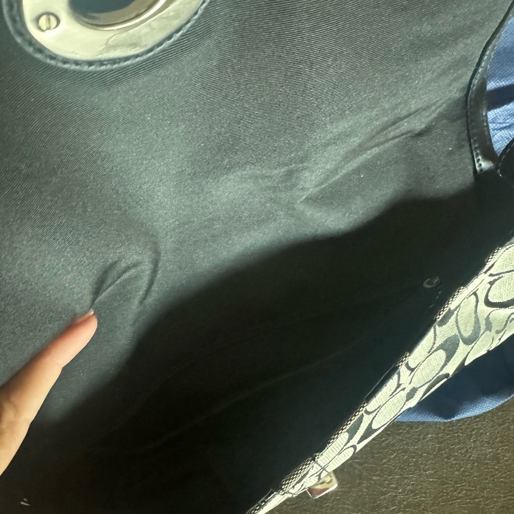 Coach used in great condition - Picture 2 of 2